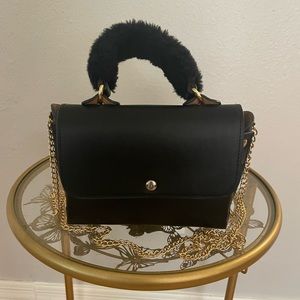 Black faux fur handle handbag
